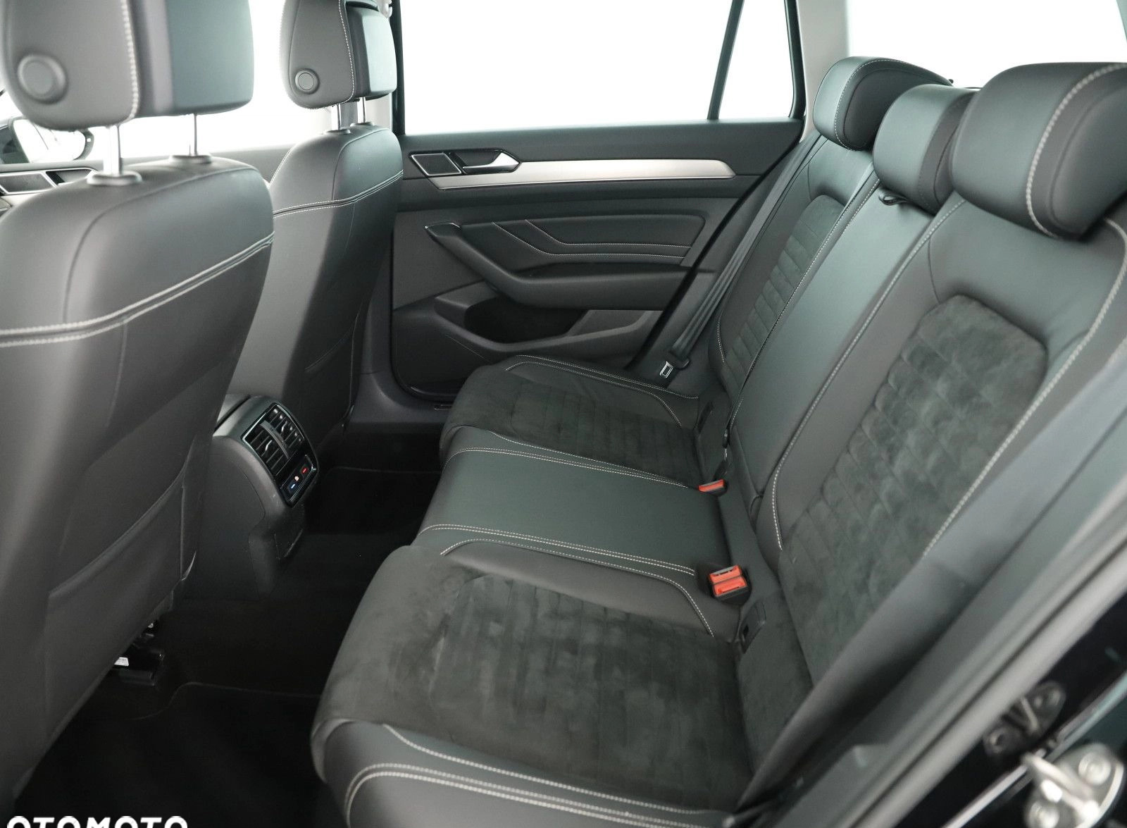 Volkswagen Passat cena 129940 przebieg: 83603, rok produkcji 2020 z Szczebrzeszyn małe 407
